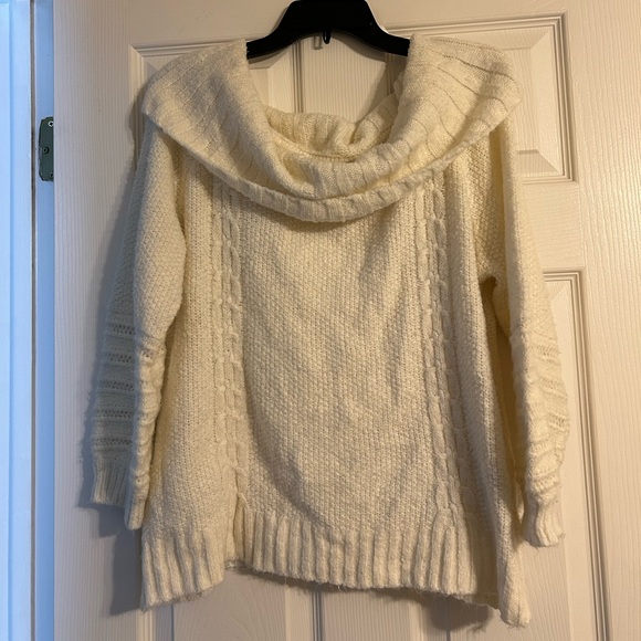 White sweater top - Picture 2 of 4